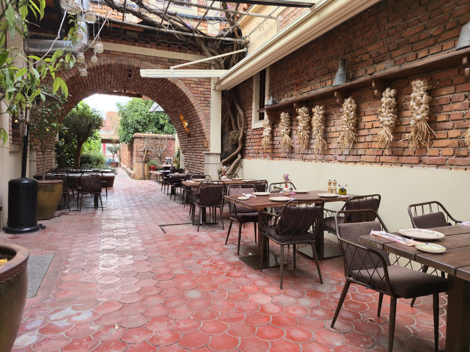 Jarna courtyard with brick arches and strings of garlic
